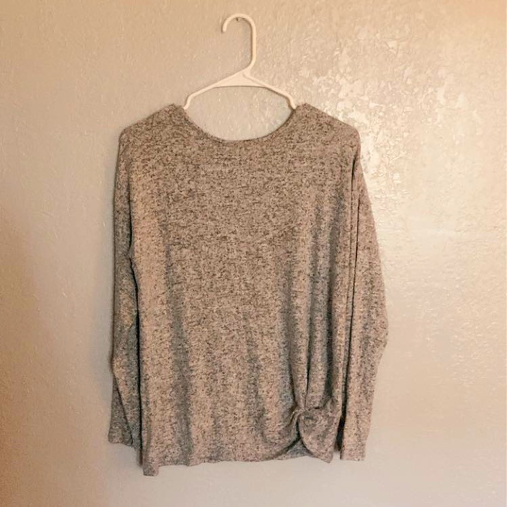 Gray long sleeve tee